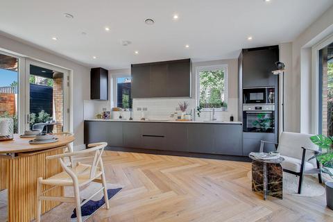 3 bedroom house for sale, Granville Mews, High Road, London, N12