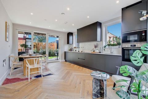3 bedroom house for sale, Granville Mews, High Road, London, N12