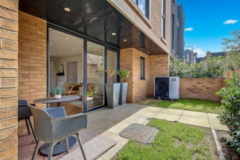 3 bedroom house for sale, Granville Mews, High Road, London, N12