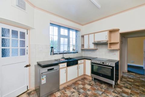4 bedroom flat for sale, Staveley Road, Eastbourne, East Sussex, BN20