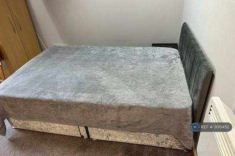 1 bedroom in a house share to rent, Aylands Road, Enfield, EN3