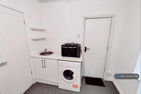 Studio to rent, London, London, UB5