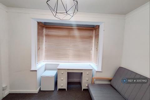 Studio to rent, London, London, UB5