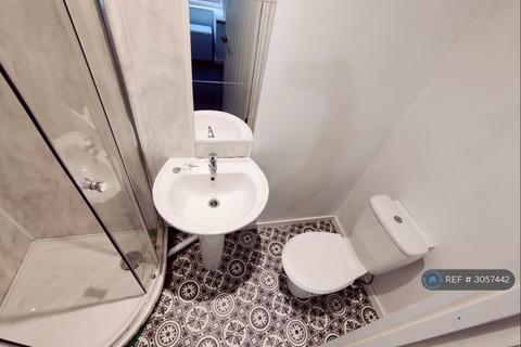 Studio to rent, London, London, UB5