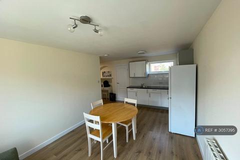 2 bedroom flat to rent, Brunel House, London, NW10