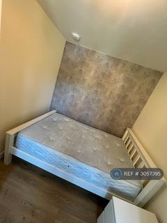 2 bedroom flat to rent, Brunel House, London, NW10