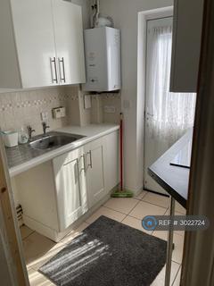 1 bedroom in a house share to rent, Arklay Close, Uxbridge, UB8