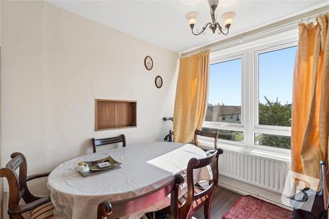 3 bedroom apartment for sale, Bradwell Avenue, Dagenham, RM10