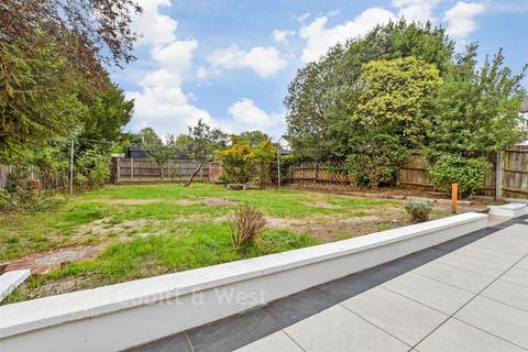4 bedroom detached bungalow for sale, Grosvenor Gardens, Wallington SM6