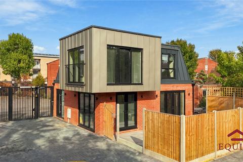 3 bedroom detached house for sale, Holmesdale, Waltham Cross, EN8