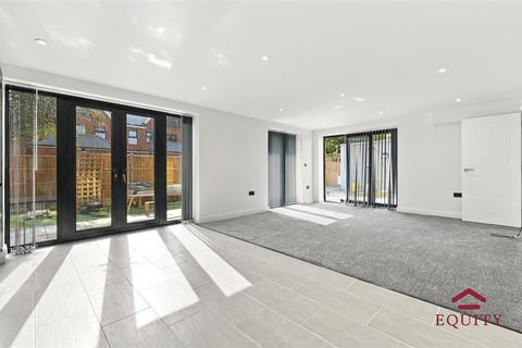 3 bedroom detached house for sale, Holmesdale, Waltham Cross, EN8