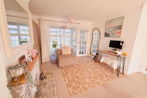 2 bedroom semi-detached bungalow for sale, Hawksbridge Close, Eastbourne