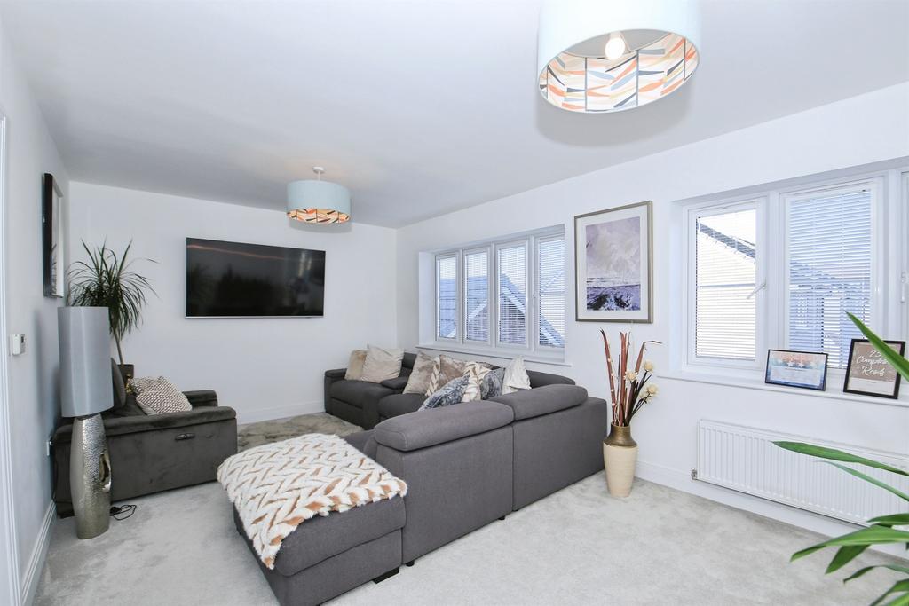 House in Peterborough, Hampton Vale, City of Peterborough - View 3