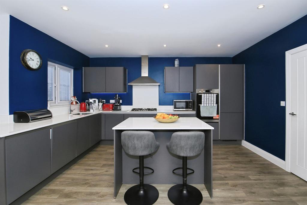 House in Peterborough, Hampton Vale, City of Peterborough - View 4