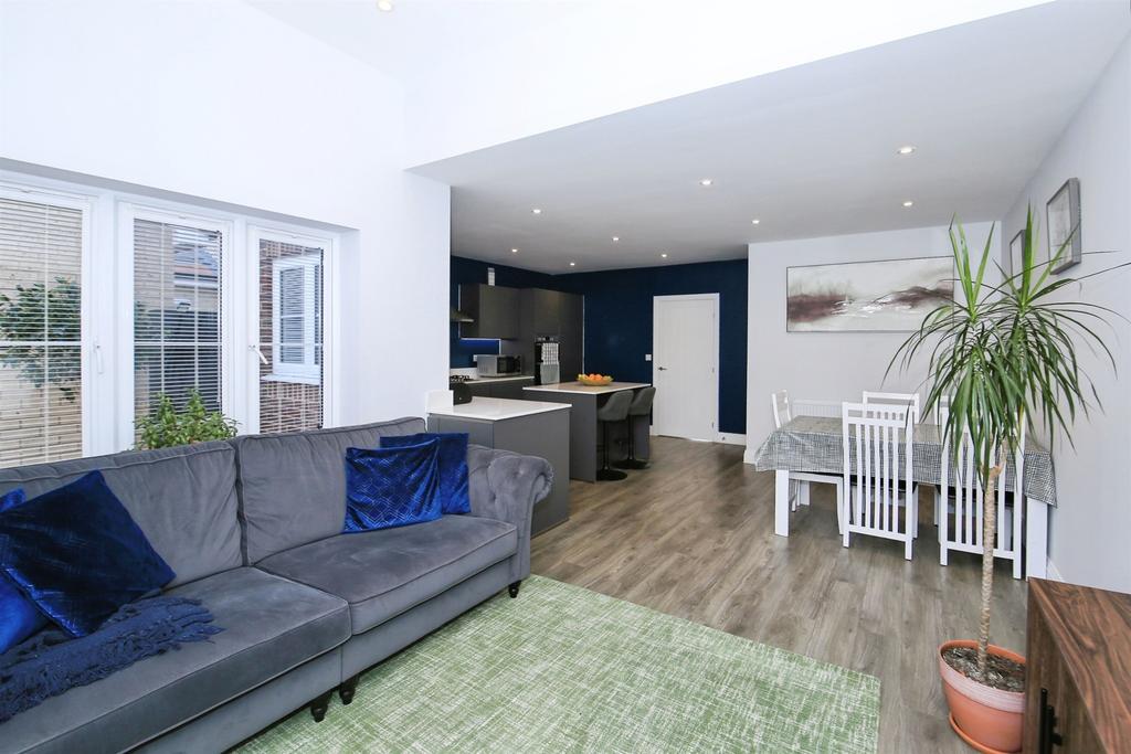 House in Peterborough, Hampton Vale, City of Peterborough - View 5