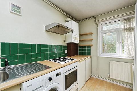 2 bedroom flat for sale, Friern Road, London, SE22