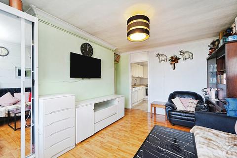 2 bedroom flat for sale, Friern Road, London, SE22