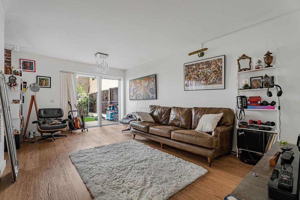Apartment in Cambridge, Petersfield - View 3