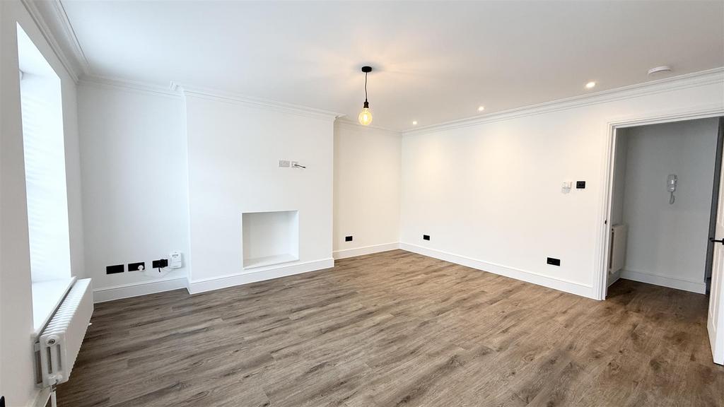 Apartment in Brighton - View 3