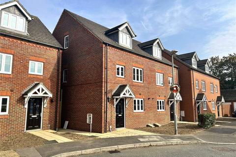 4 bedroom semi-detached house for sale, Quarry Close, Kent DA11