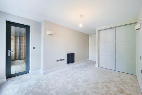 2 bedroom apartment for sale, Shepherds Bush Road, London