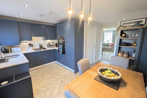 3 bedroom townhouse for sale, Stone Drive, Hipperholme HX3