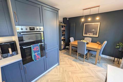 3 bedroom townhouse for sale, Stone Drive, Hipperholme HX3