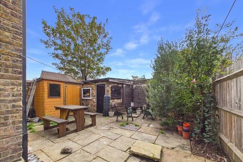 4 bedroom end of terrace house for sale, Elmwood Avenue, Feltham, Middlesex, TW13