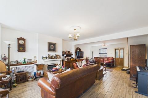 4 bedroom end of terrace house for sale, Elmwood Avenue, Feltham, Middlesex, TW13