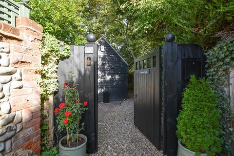 3 bedroom semi-detached house for sale, Wild Rose Cottage, Brentwood Road, Ingrave, Brentwood
