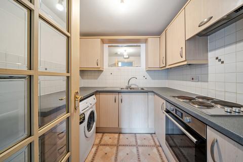 2 bedroom flat for sale, The Lamports, Alton, Hampshire, GU34