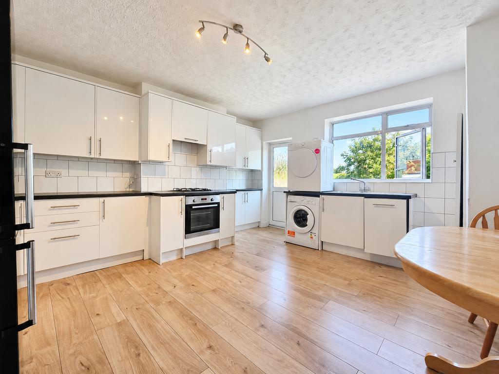 Apartment in London, Worton - View 2