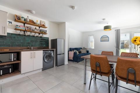 3 bedroom terraced house for sale, Sandstone Crescent, Thornliebank