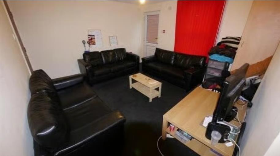 House in LEEDS - View 3