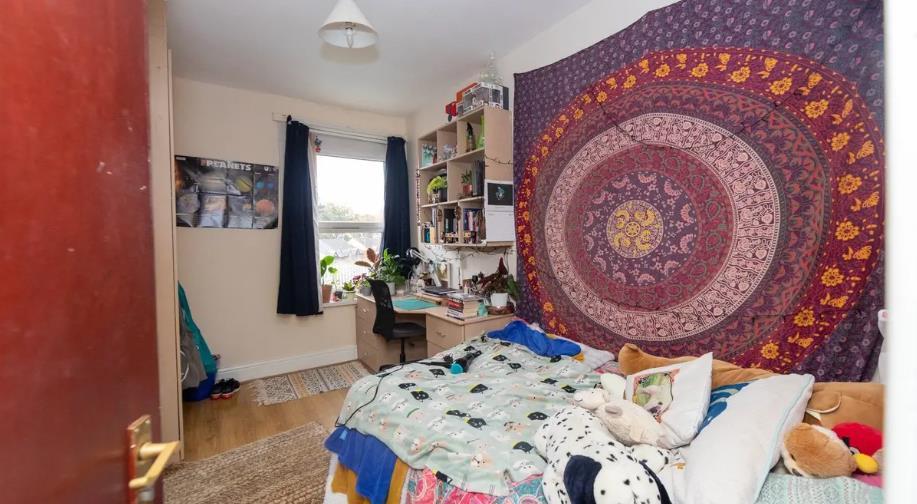 House in LEEDS - View 4