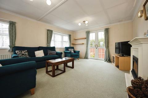 2 bedroom park home for sale, Weston Avenue, Leighton Buzzard