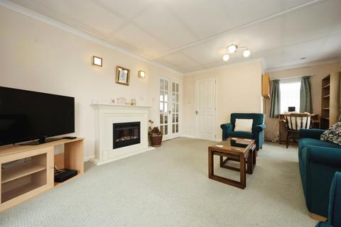 2 bedroom park home for sale, Weston Avenue, Leighton Buzzard