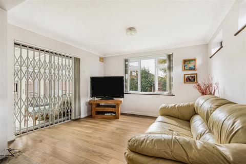 2 bedroom detached bungalow for sale, Royston Way, Burnham