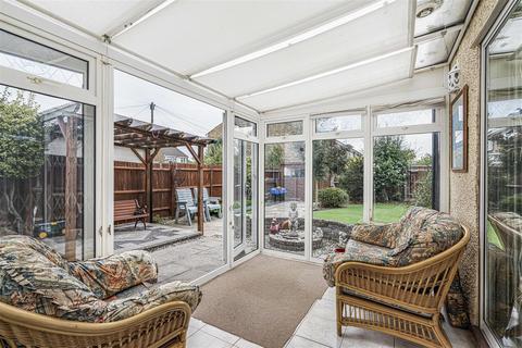 2 bedroom detached bungalow for sale, Royston Way, Burnham
