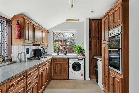 2 bedroom detached bungalow for sale, Royston Way, Burnham