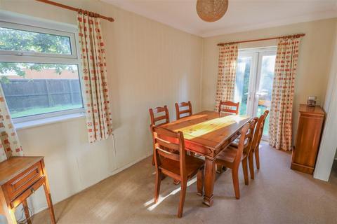 3 bedroom semi-detached house for sale, 11 Wolfe Close, Cowbridge, Vale of Glamorgan, CF71 7AZ