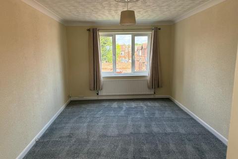 2 bedroom flat to rent, Henley Court, Gainsborough, DN21 2NW