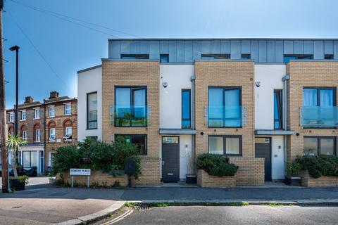 4 bedroom end of terrace house for sale, Somers Place, Brixton Hill, London, SW2