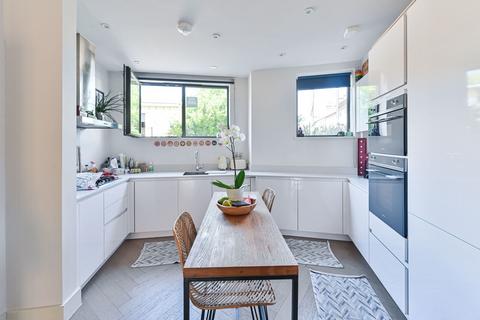 4 bedroom end of terrace house for sale, Somers Place, Brixton Hill, London, SW2