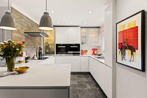 5 bedroom detached house for sale, Chatsworth Place, Oxshott, KT22