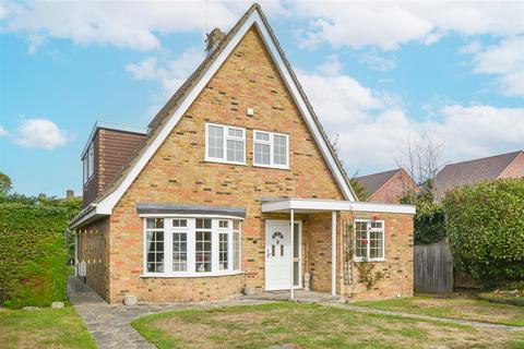 3 bedroom detached house for sale, Willowdene, Pilgrims Hatch, Brentwood
