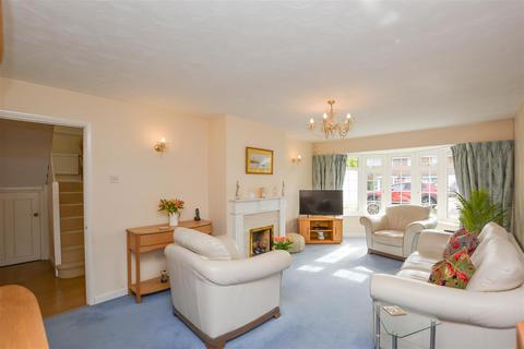 3 bedroom detached house for sale, Willowdene, Pilgrims Hatch, Brentwood