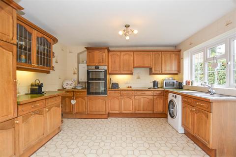 3 bedroom detached house for sale, Willowdene, Pilgrims Hatch, Brentwood