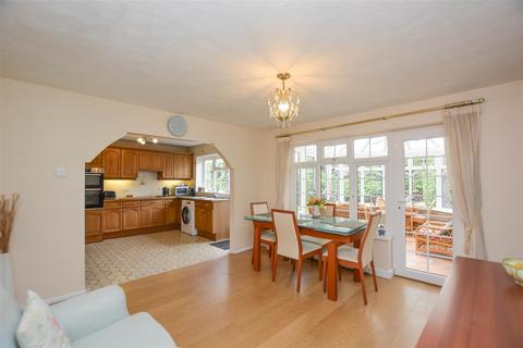 3 bedroom detached house for sale, Willowdene, Pilgrims Hatch, Brentwood