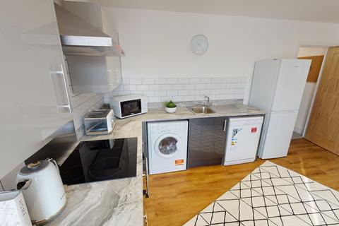 2 bedroom flat to rent, Claude Street, Nottingham NG7